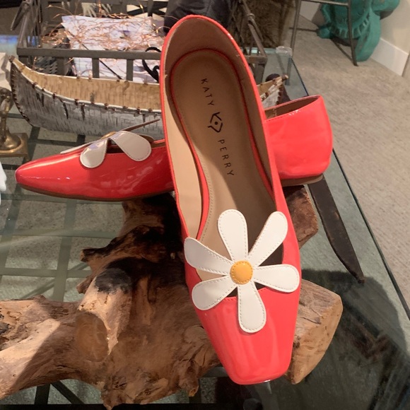 Katy Perry Collections Shoes - 🌼Katy Perry Evie Daisy Flats Coral Patent Size 11
